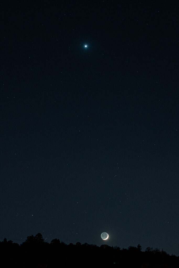 Venus and moon in the nightsky 